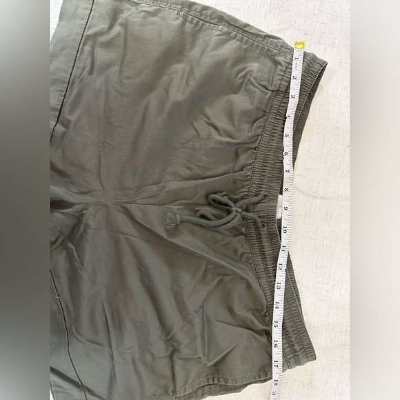 Lou & Grey Olive Green Women's Shorts 🌴☀️ - Picture 4 of 9